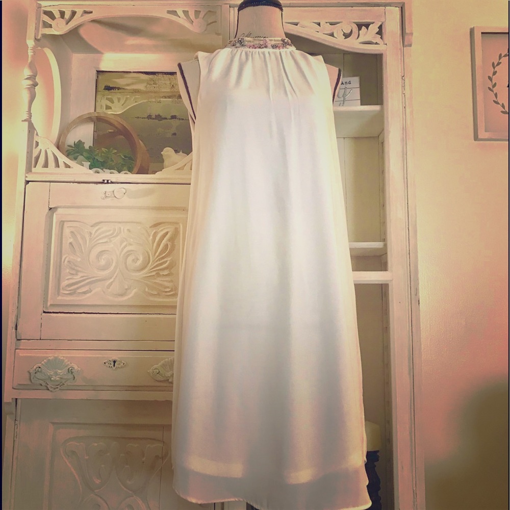 WHITE FORMAL // EMBELLISHED NECKLINE